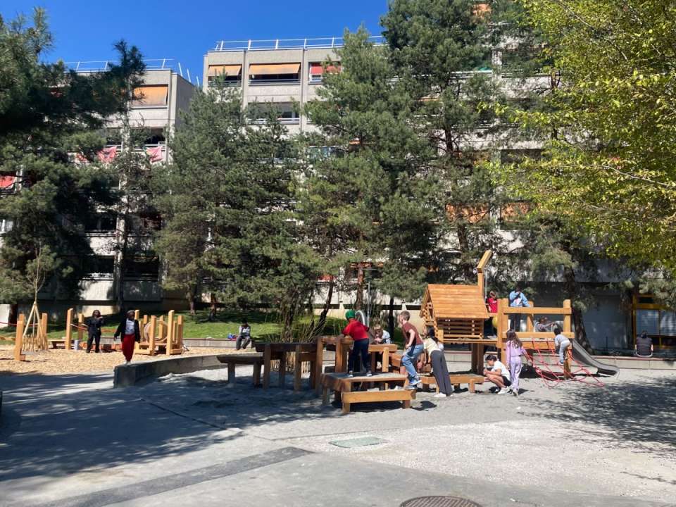 La place de jeux de la Bourdonnette, proche du CVE, fait peau neuve